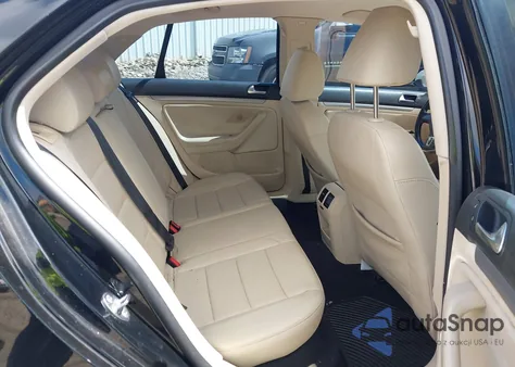 2010 Volkswagen Jetta Limited Edition z USA, uszkodzony, nr VIN 3VWAX7AJXAM128855